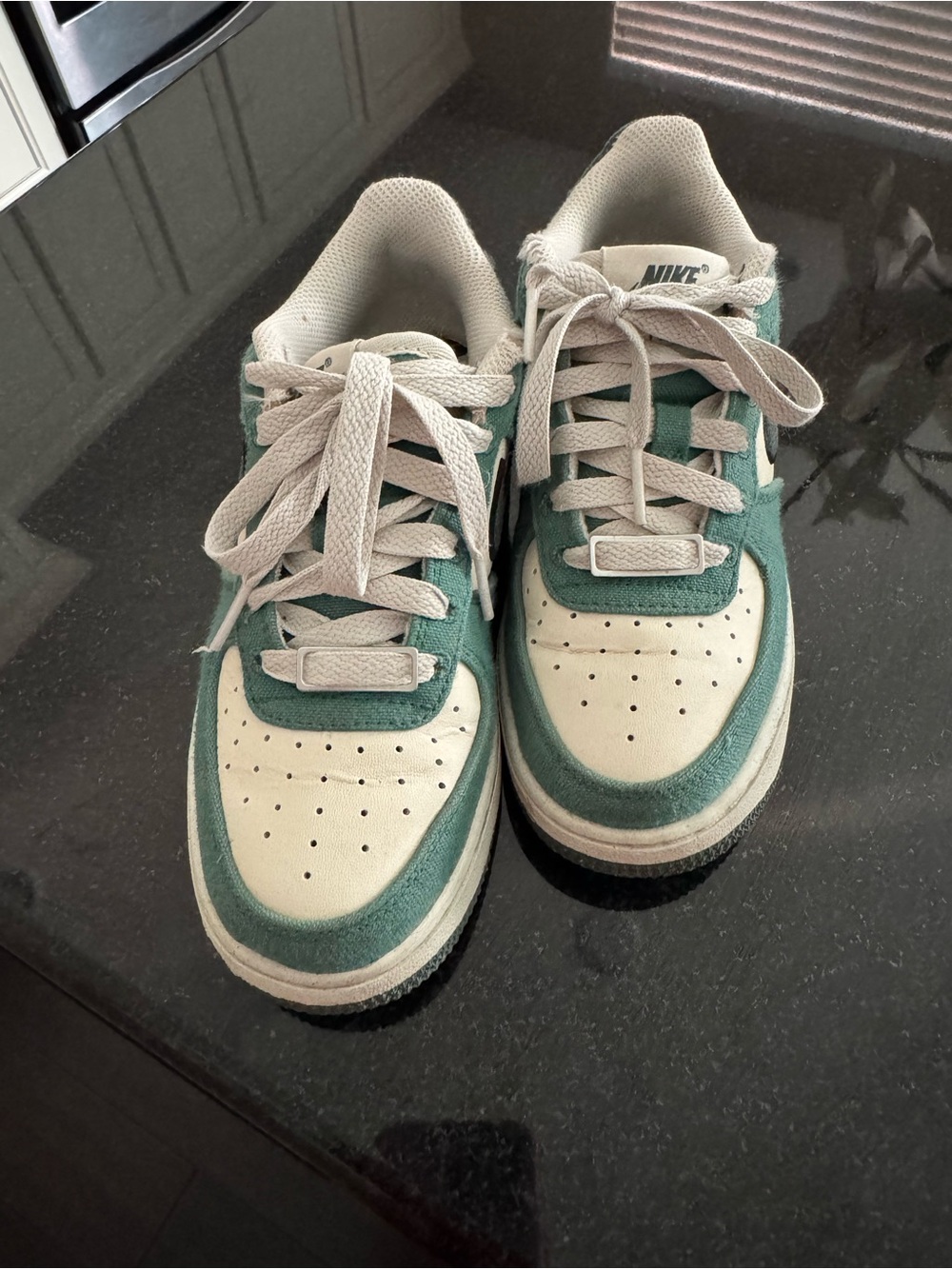 Nike Air Force 1 LV8 Sneaker (Little
Kid & Big Kid)- Size 2